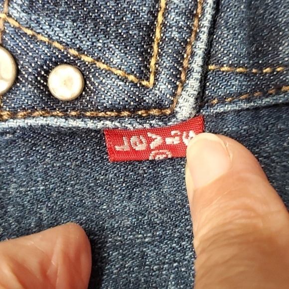 Levi's 505 straight leg jeans. Flap back pocket. Good‎ used condition. 36" 29". - Picture 9 of 10